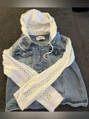 Jean jacket with tons of flare🤩